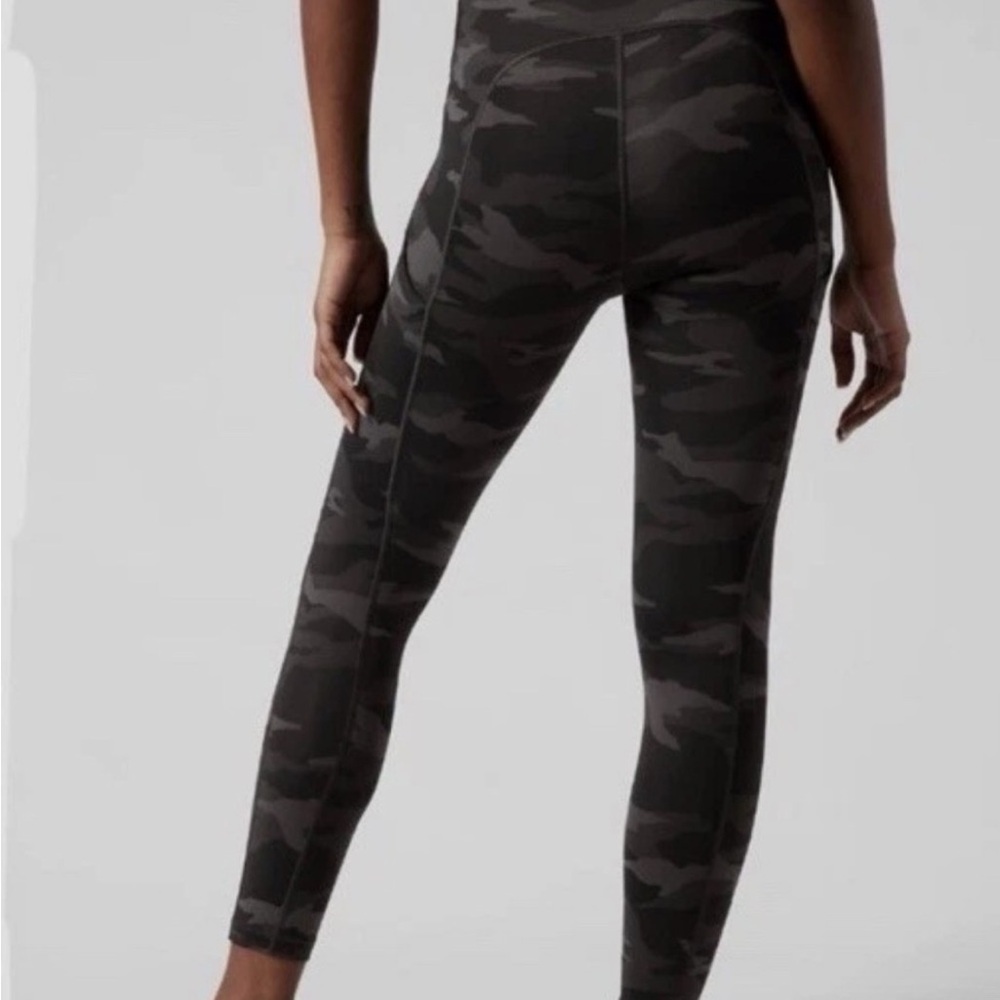 Athleta Camouflage Ultimate 7/8 Tights in Black and Gray size L